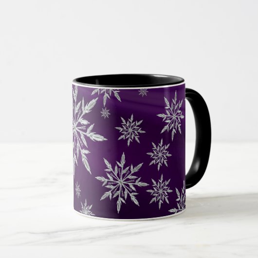 Lila Weihnachtssterne mit weißem Eiskristall Tasse (VorderseiteRechts)