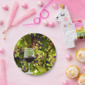 Lila Weintrauben Anbau mit Weinglas Pappteller (Party)