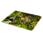 Lila Weintrauben Anbau mit Weinglas Schneidebrett (Ecke)