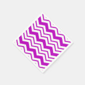 Lila-weiße Chevron-Zickzack-Musterdesign  Serviette (Ecke)