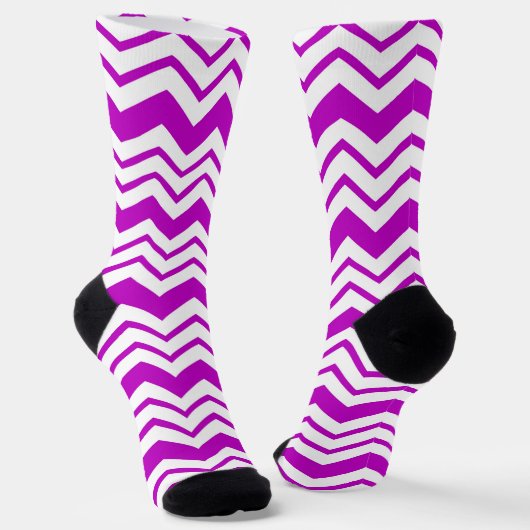 Lila-weiße Chevron-Zickzack-Musterdesign Socken (Gewinkelt)
