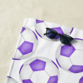 lila weiße Fußballbällchen, gürmisch niedlich Strandtuch (Beispiel)
