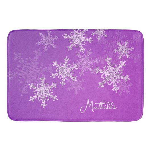 Lila weiße Schneeflocken Minimalistischer Weihnach Badematte (Vorderseite)