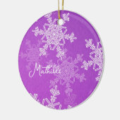 Lila weiße Schneeflocken Minimalistischer Weihnach Keramik Ornament (Links)