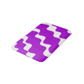 Lila-weiße Slangerwellen Badematte (Schrägansicht)