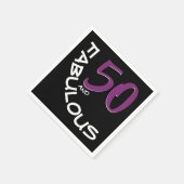 Lila-weiße Typografie 50 und fabelhafter Geburtsta Serviette (Ecke)