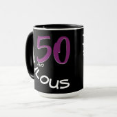 Lila-weiße Typografie 50 und fabelhafter Geburtsta Tasse (Vorderseite Links)