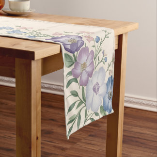 Lila, weiße und blaue Blumenschrift Kurzer Tischläufer