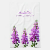 Lila weiße Wildblumen Blumenrosa lila Schrift Geschirrtuch (Vertikal)