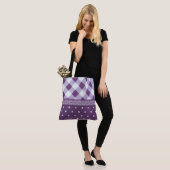 Lila weißer Karrer Polka Dock Damaskus Kunst Tasche (Am Model)