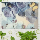 Lila, weißer Orchideenschmetterling Geschirrtuch (Gefaltet)