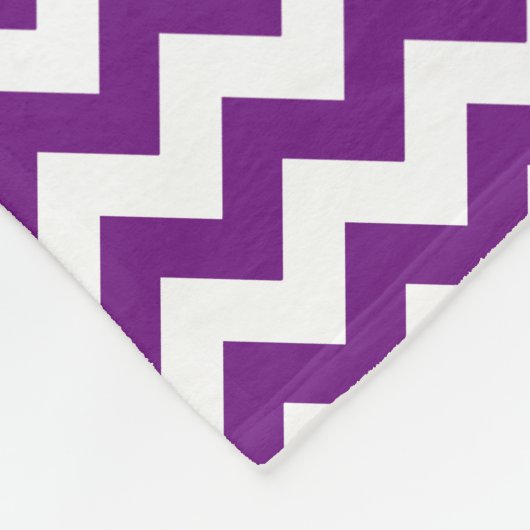Lila weißer Zickzack Stripes Zickzack Muster Fleecedecke (Ecke)