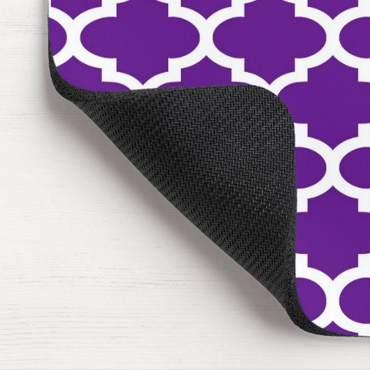 Lila weißes marokkanisches Quatrefoil Trellis Must Mousepad (Ecke)