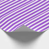Lila weißes, minimalistisches Streifenmuster Party Geschenkpapier (Ecke)