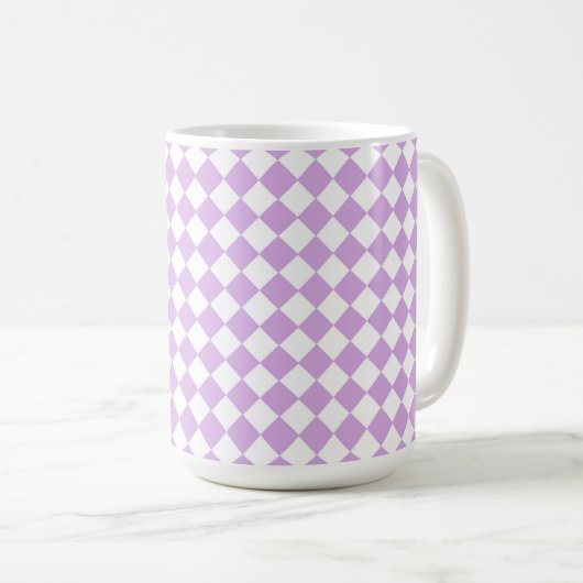 Lila weißes Schachbrett Diamantmuster Kaffeetasse (VorderseiteRechts)