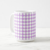 Lila weißes Schachbrett Diamantmuster Kaffeetasse (Vorderseite Links)