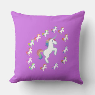 Lila Whimsical Einhorn Kreis Illustration Kissen