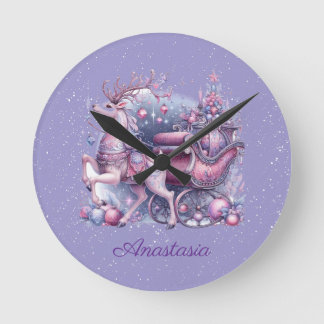 Lila Whimsischer Weihnachtsbaum Runde Wanduhr