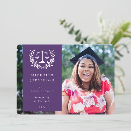 Lila+White Law Scales Laurel Wreath Foto Ankündigung (Stehend Vorderseite)