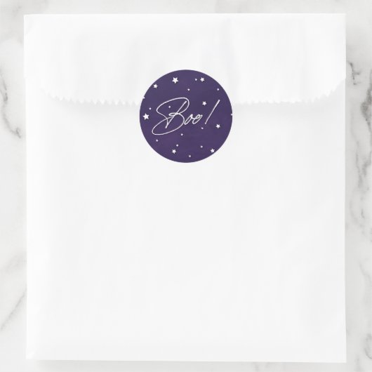 Lila + White Scattered Stars Boo! Halloween Runder Aufkleber (Tasche)
