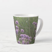 Lila Wild Summer Blume Latte Tasse (Rechte Ecke)