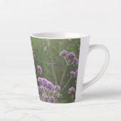 Lila Wild Summer Blume Latte Tasse (Rechts)