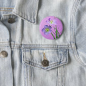Lila Wildblume auf Lila Button (Beispiel)