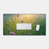 Lila Wildblumen auf der Nebelwiese Schreibtischunterlage (Tastatur & Maus)