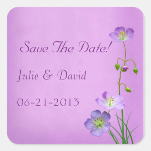 Lila Wildblumen auf lila Hochzeit Save The Date Quadratischer Aufkleber