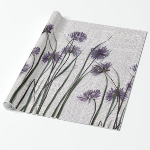 Lila Wildblumen auf Vintage-Zeitungspapier Geschenkpapier