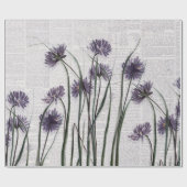 Lila Wildblumen auf Vintager Zeitung Geschenkpapier (Flach)