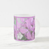 Lila Wildblumen Mattierte Tasse (VorderseiteRechts)
