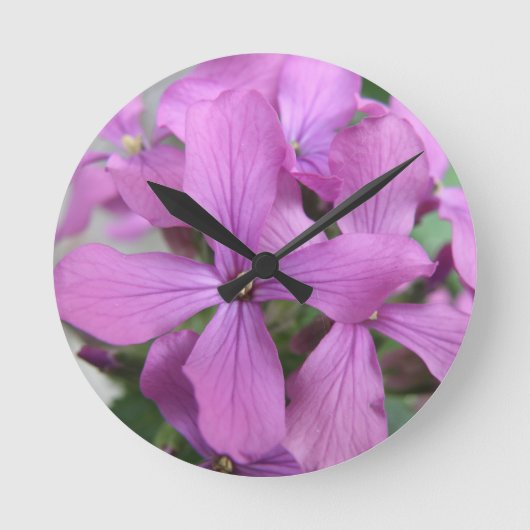 Lila Wildblumen Wall Clock Runde Wanduhr (Vorderseite)
