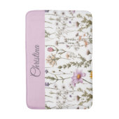 Lila wilder Monogramm-Blumenmuster Badematte (Vorderseite Vertikal)