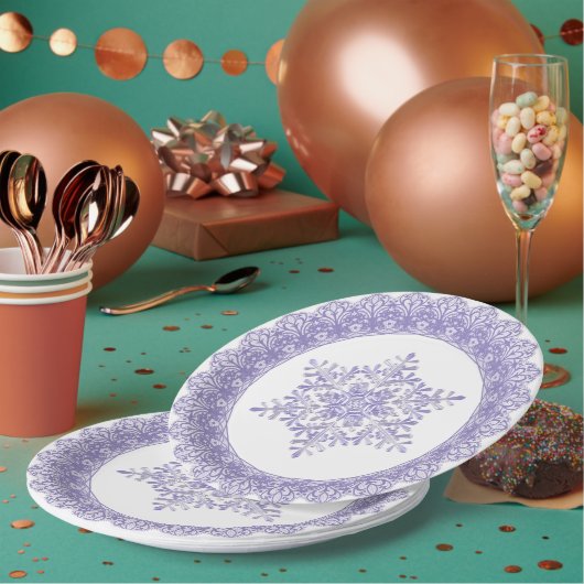 Lila Winterschneeflockenrand Pappteller (Multi)