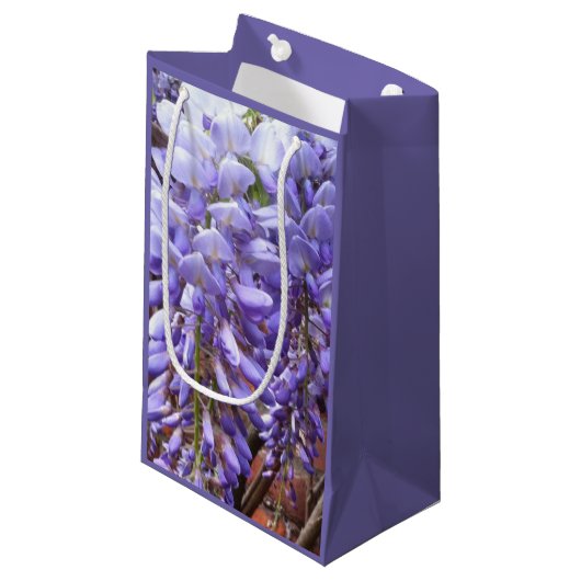 Lila Wisteria Blossom Kleine Geschenktüte (Vorderseite Schrägansicht)