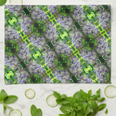 Lila Wisteria Blume Abstraktes Muster Geschirrtuch (Gefaltet)