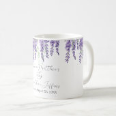 Lila Wisteria Blume on Elegante Kaffeetasse (VorderseiteRechts)
