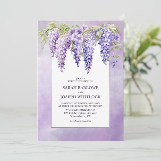 Lila Wisteria Floral Wedding Einladung (Stehend Vorderseite)