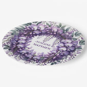 Lila Wisteria Wreath Wedding Pappteller (Schrägansicht)