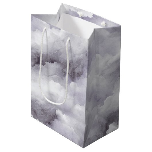 Lila Wolken Geburtstag oder jeder Anlass Mittlere Geschenktüte (Vorderseite Schrägansicht)