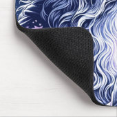 Lila Zauberer für Kristallkugel im Himmelsraum Mousepad (Ecke)