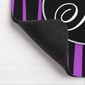 Lila Zebra Stripes mit Monogramm Mousepads (Ecke)