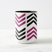 Lila Zickzack geometrisches Muster Zweifarbige Tasse (Mittel)