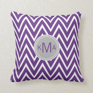Lila Zickzack kundenspezifisches Monogramm-Kissen Kissen