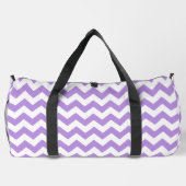 Lila Zigzag, Lila Zickzack, geometrisches Muster Duffle Bag (Rückseite)