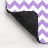 Lila Zigzag, Lila Zickzack, geometrisches Muster Mousepad (Ecke)