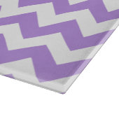 Lila Zigzag, Lila Zickzack, geometrisches Muster Schneidebrett (Ecke)