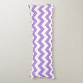 Lila Zigzag, Lila Zickzack, geometrisches Muster Seitenschläferkissen (Vorderseite Vertikal)