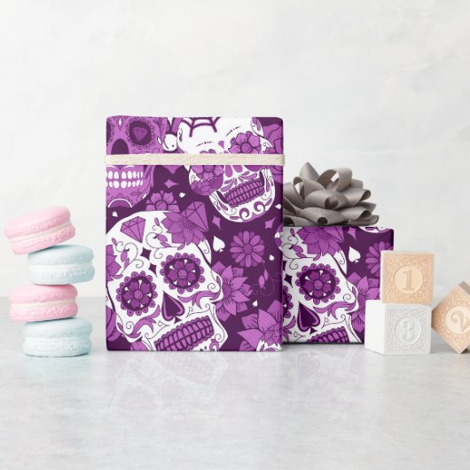 Lila Zucker-Schädel-Blumenmuster Geschenkpapier (Babyparty)